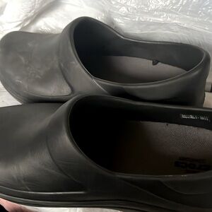 Crocs on the Clock, size 11. Dual comfort slip resistant technology